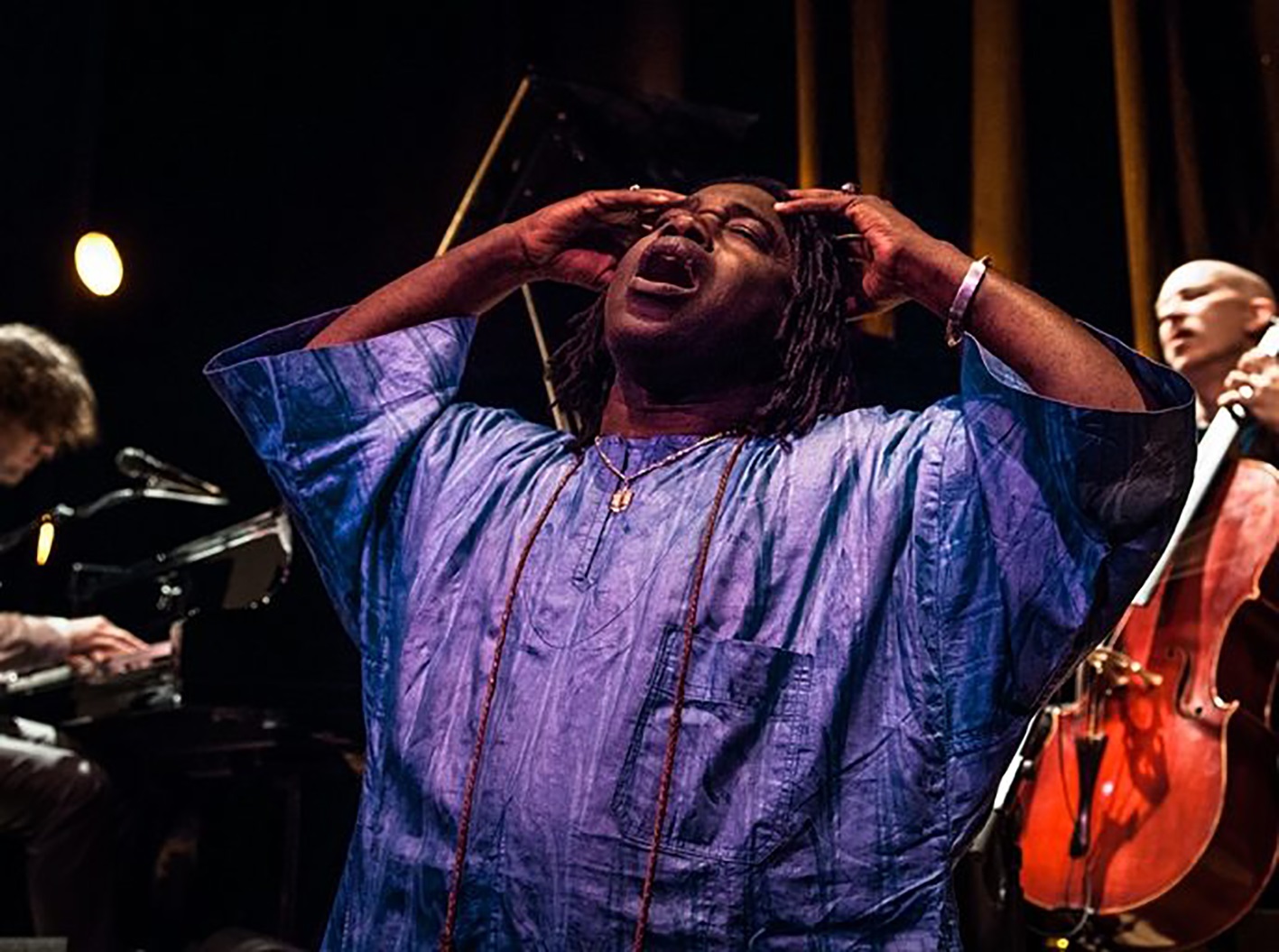 Reijseger, Fraanje en Sylla staan in Mahogany Hall. (Foto: aangeleverd)