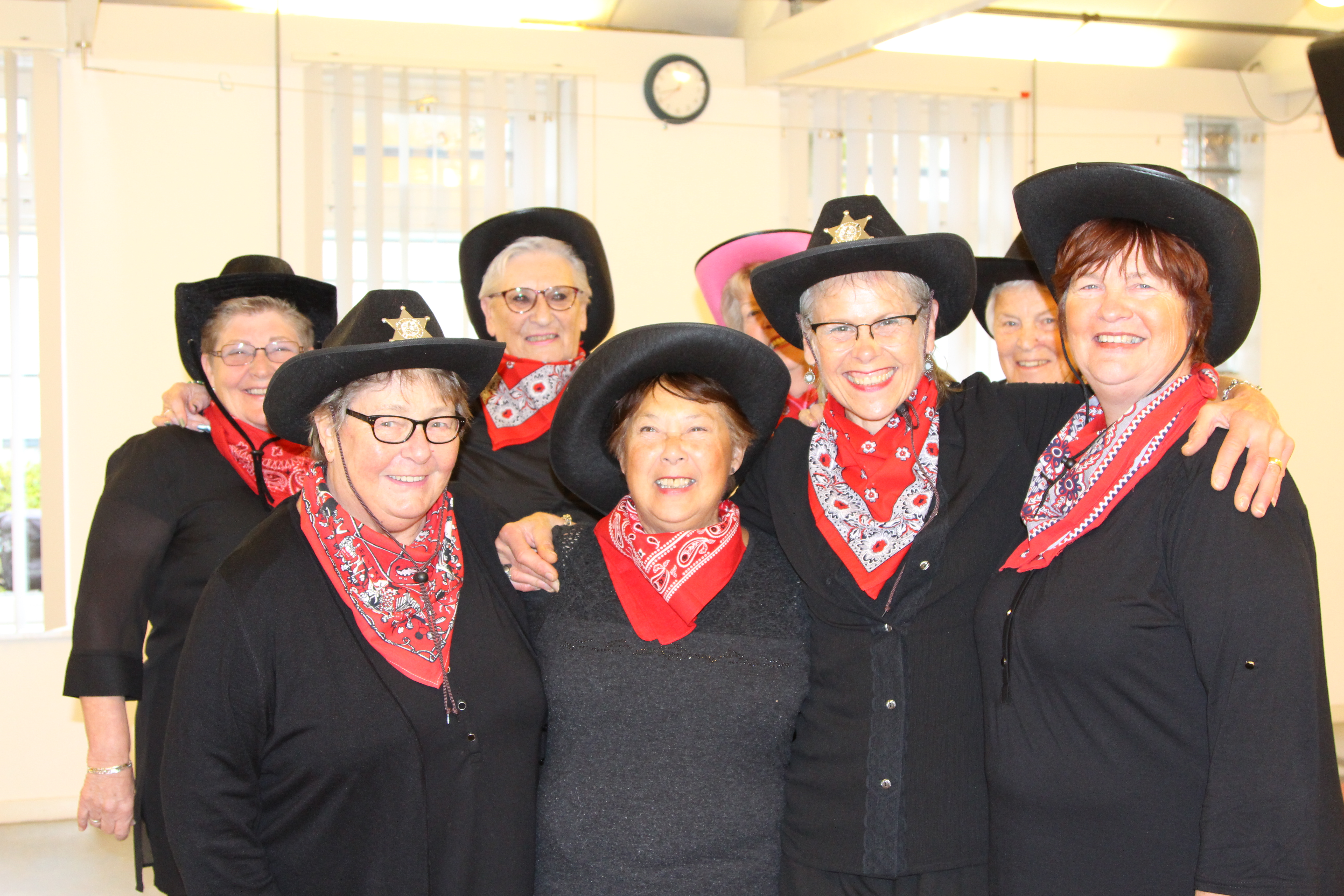 De Linedance Lady's maken samen dansplezier. (Foto: Bea Stekelenburg)