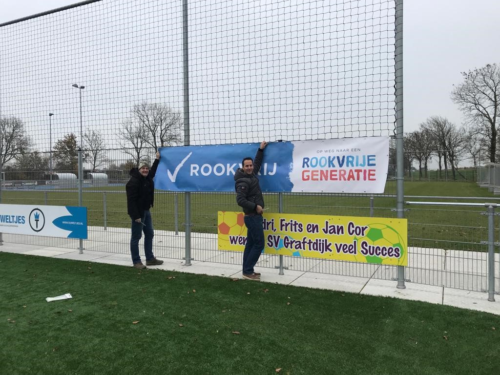 SV Graftdijk heeft spandoeken hangen voor hun Rookvrije Generatie. (Foto: SV Graftdijk)