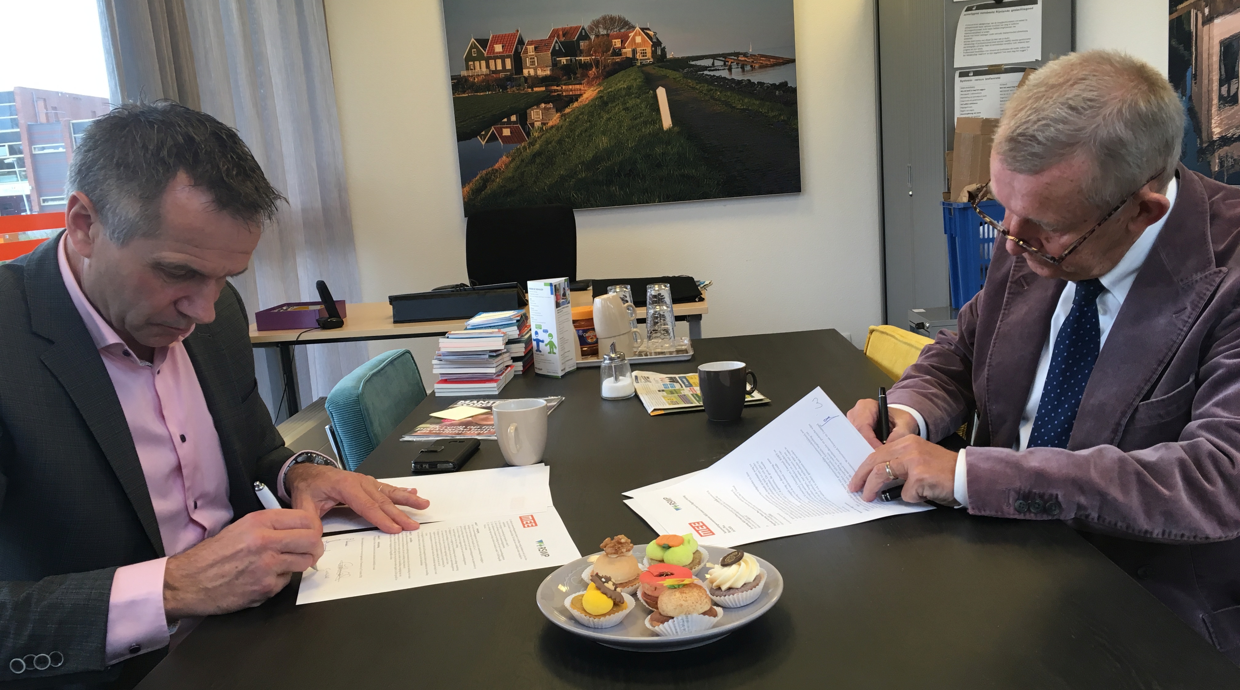 De samenwerking werd bekrachtigd met een handtekening van beide partijen. (Foto: aangeleverd)