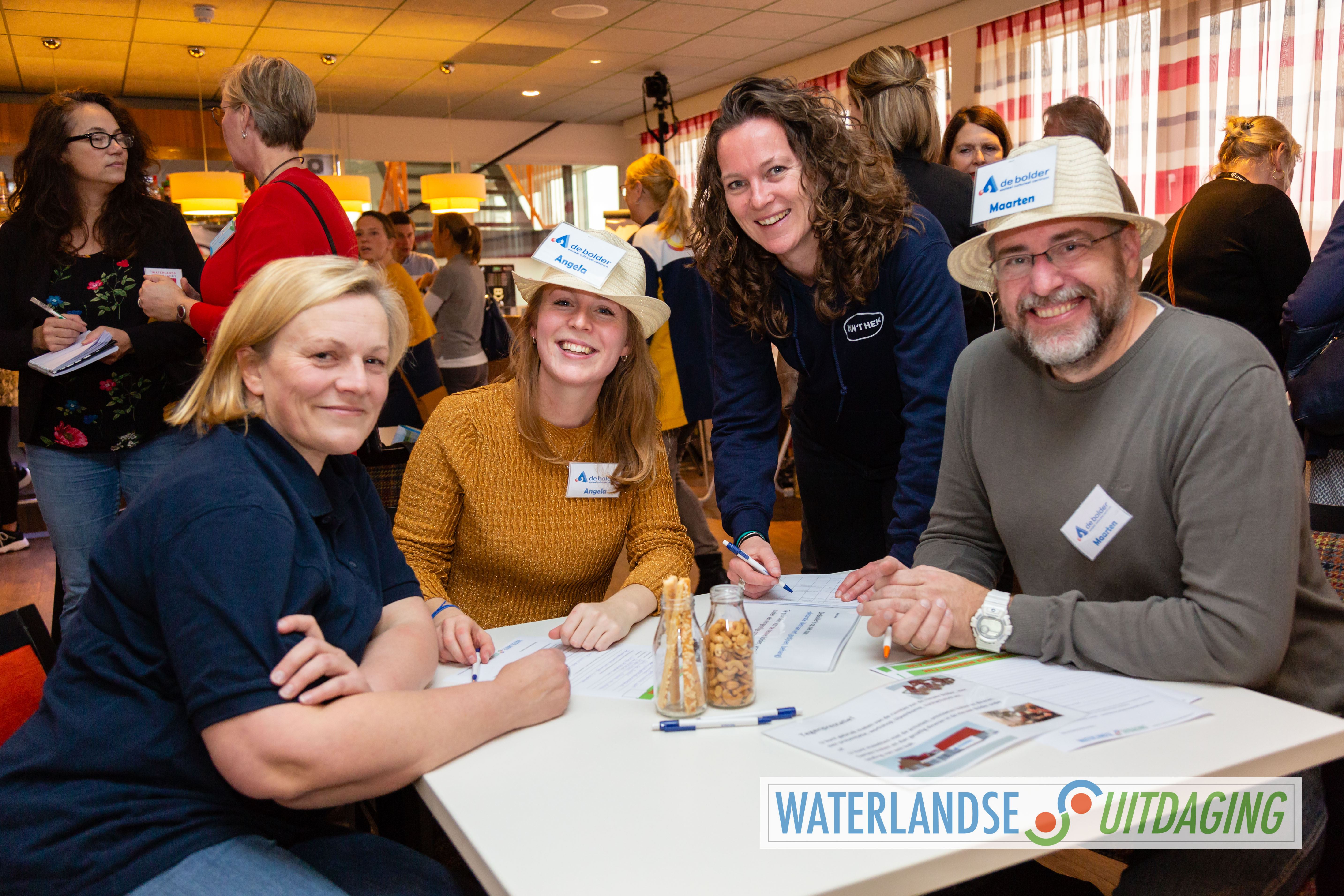 Angela en Maarten van cultureel centrum De Bolder in Monnickendam wisten een match te maken met vertegenwoordigsters van Van 't Hek uit Zuidoostbeemster. (Foto: Els Broers)