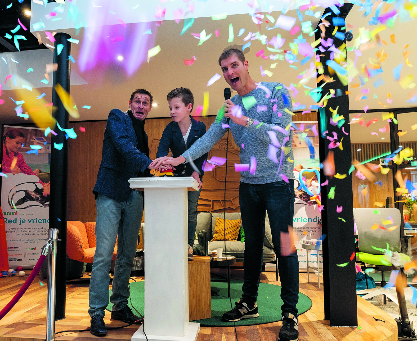 Olympisch kampioen Maarten van der Weijden (rechts) verzorgde zaterdag 1 december de kick off van 'Red je vriendje'. (Foto: aangeleverd)
