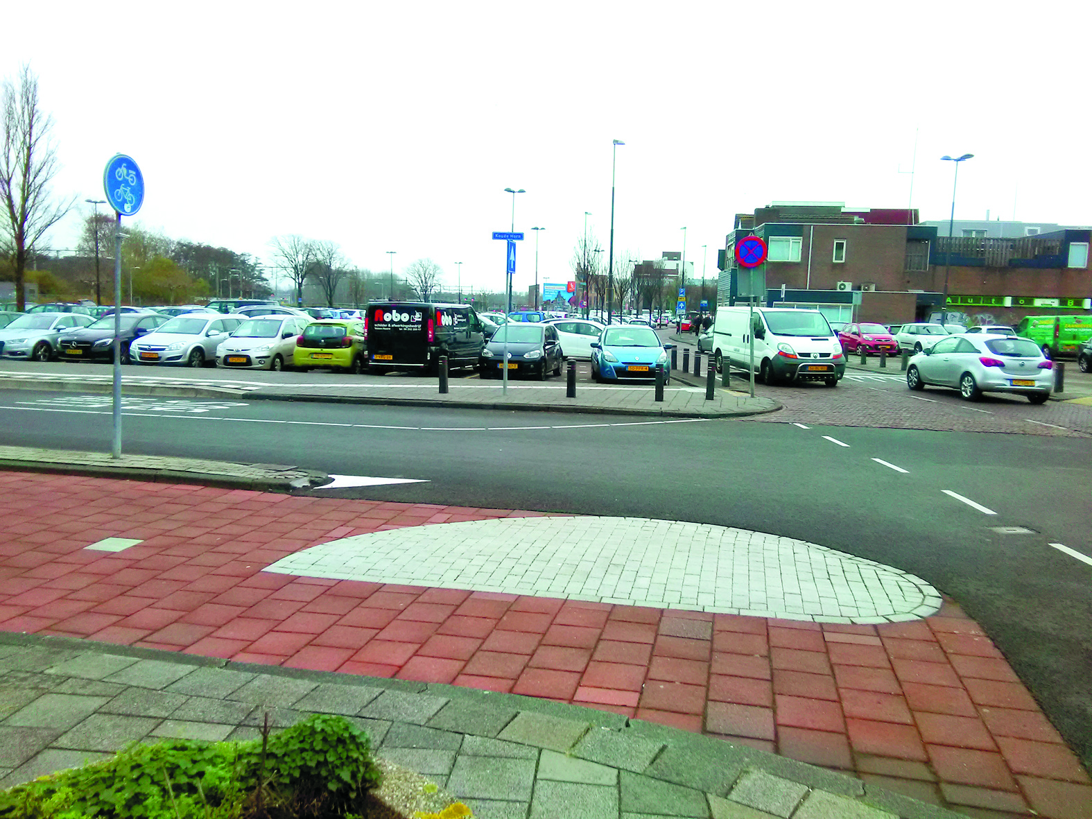 Ook op het parkeerterrein Meerplein was geen plaats meer. (FOTO EN TEKST: CO BACKER)