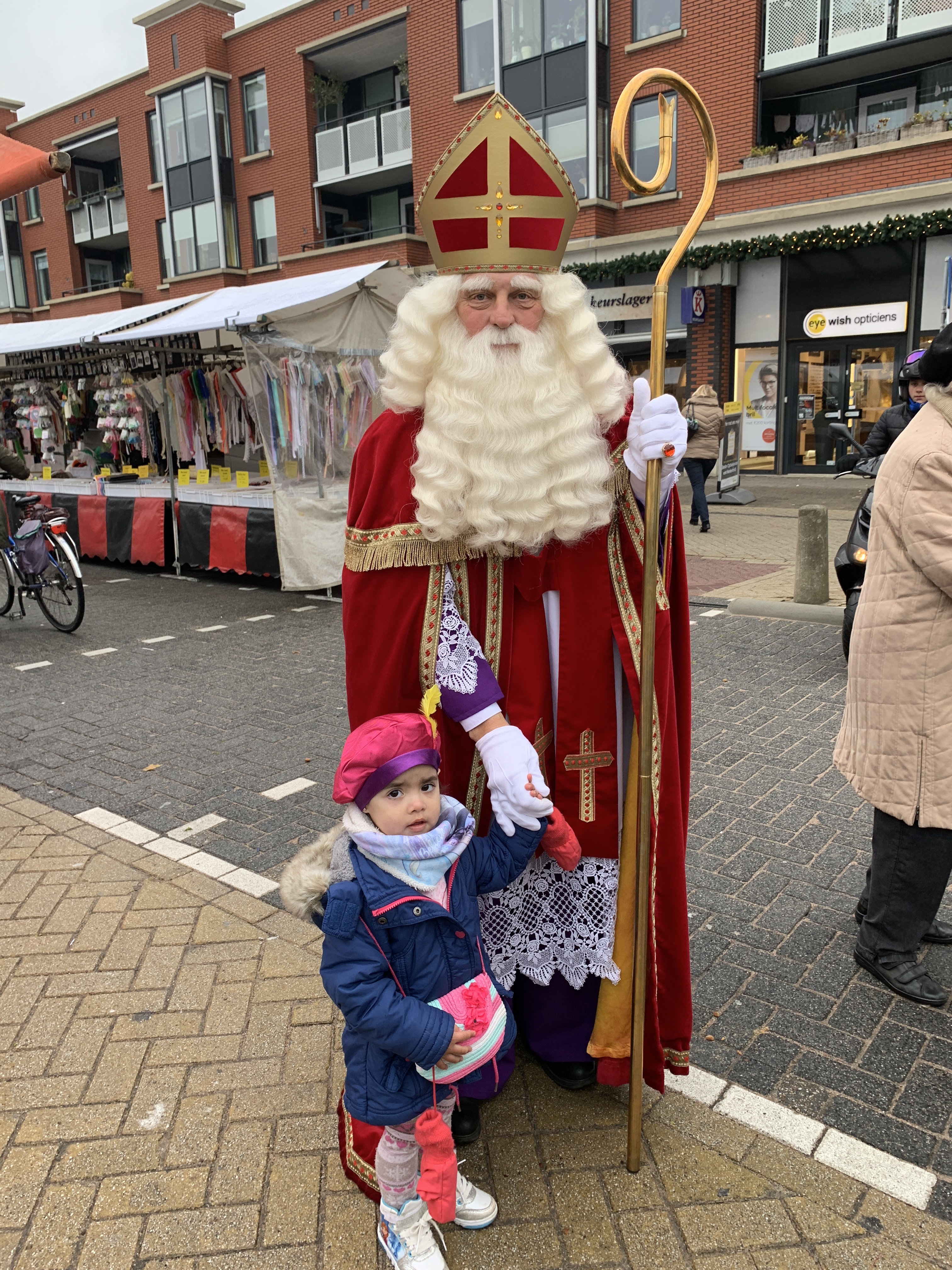 Met Sinterklaas op de foto. (Foto: YvdD)