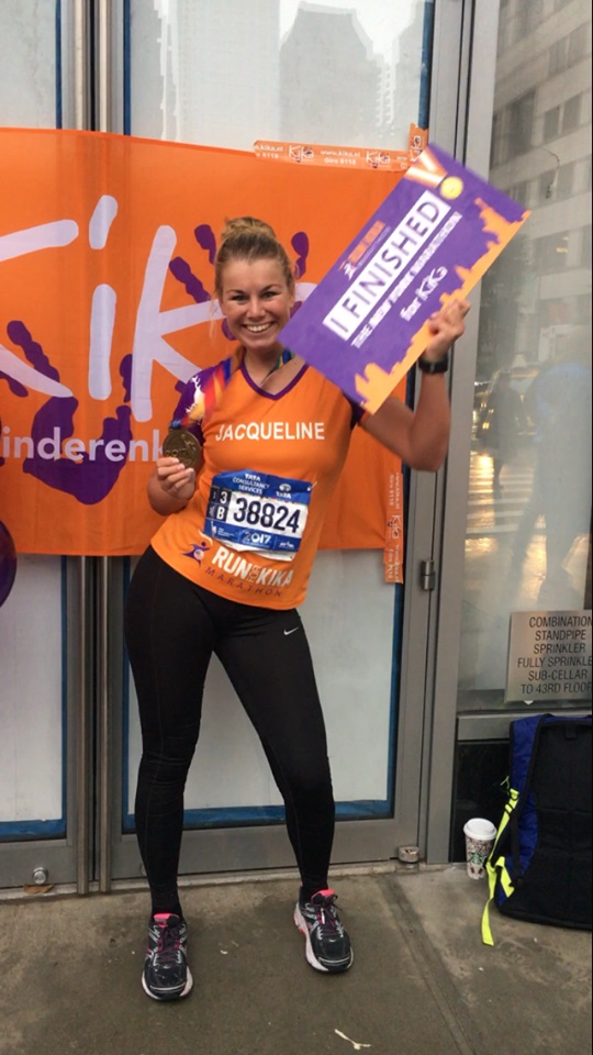 Jacqueline vorig jaar na de Marathon van New York. (FOTO: AANGELEVERD)