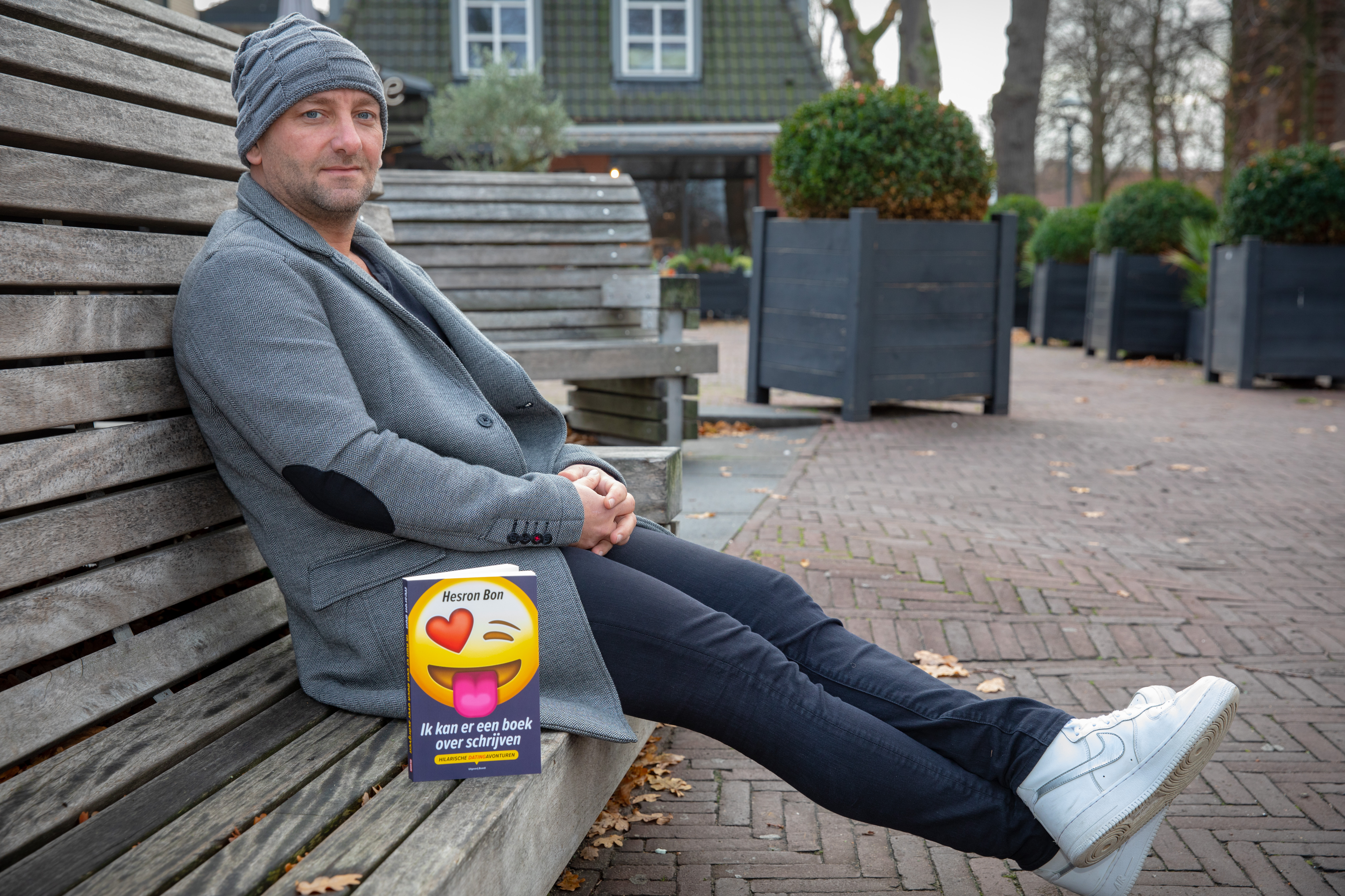 Bergenaar Hesron Bon schreef een akelig eerlijk boek over zijn zoektocht naar liefde op het werelwijde web. (foto: Vincent de Vries/RM)