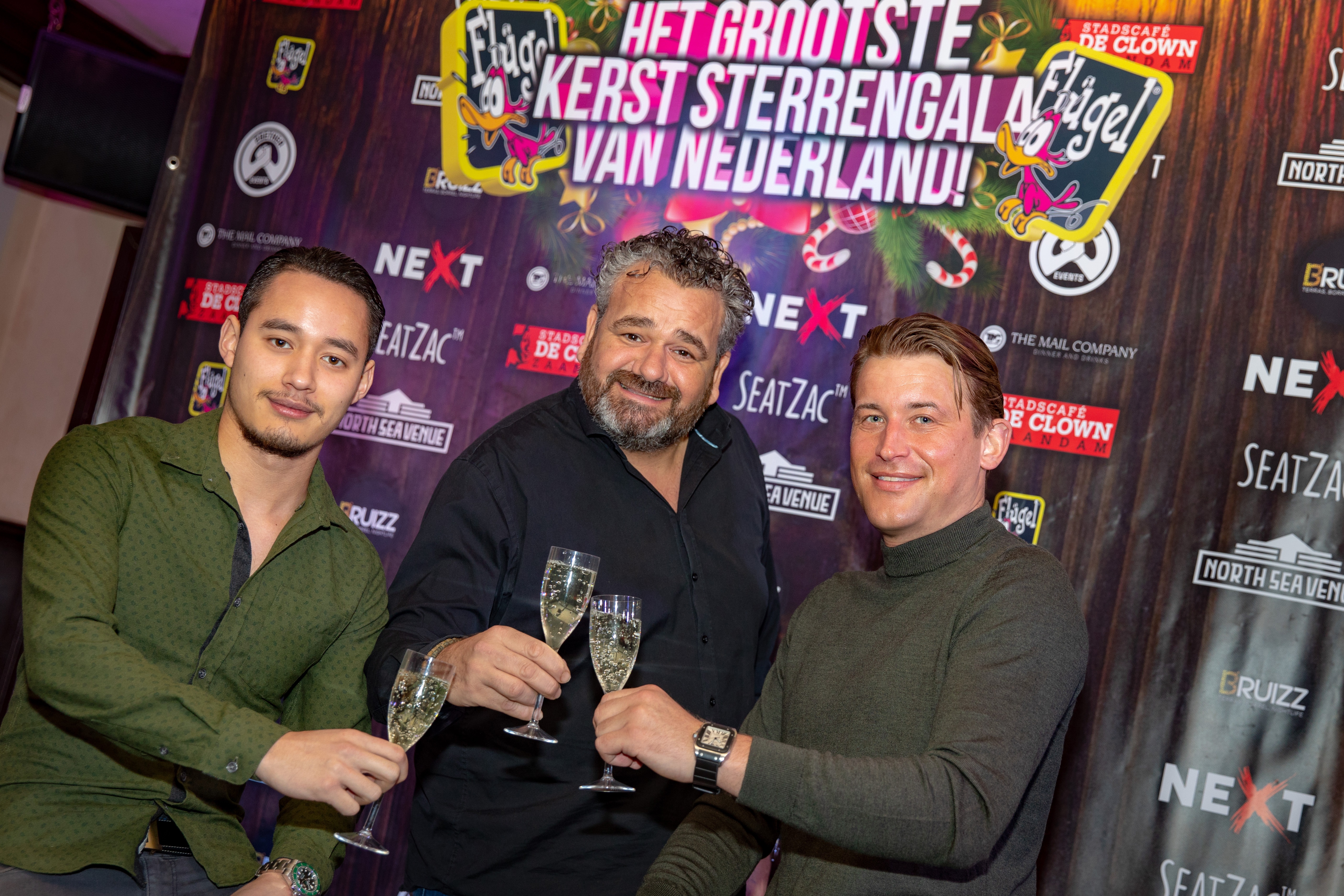 De organisatoren van het Grootste Sterren Kerstgala 2018 in de stemming met v.l.n.r. Jay Moens, Marco Oldenhof en Nick Hiemstra. (Foto: Vincent de Vries/RM)