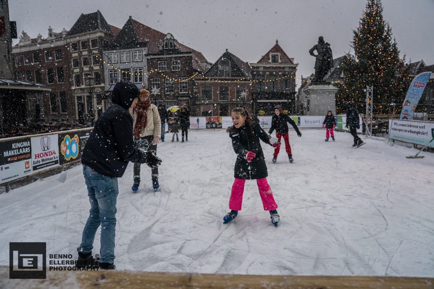 Op en rond de ijsbaan op de Roode Steen zijn 16 december allerlei leuke activiteiten en optredens. (Foto: Benno Ellerbroek)