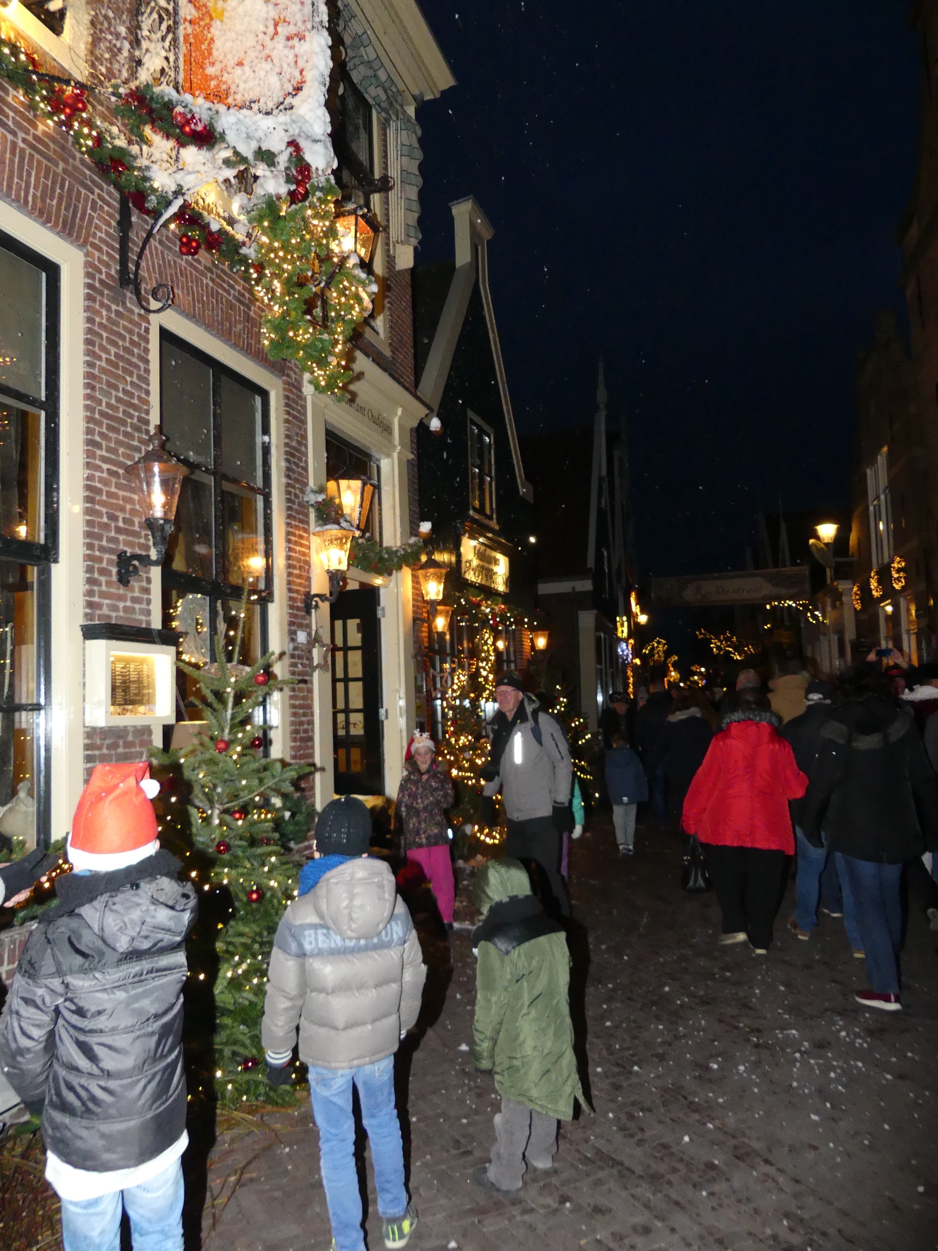 Gezellige drukte tijdens Midwinterfeest in Graft-De Rijp. (Foto: Cees Bandt)