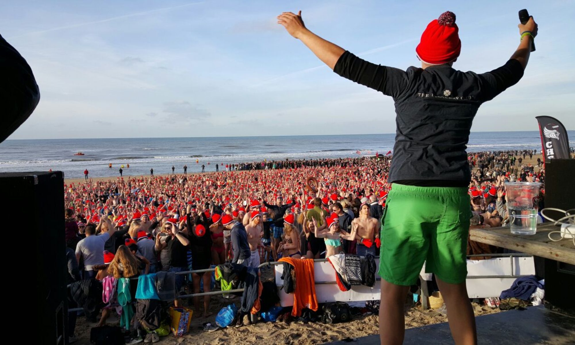 ( Foto: Nieuwjaarsduik Zandvoort)