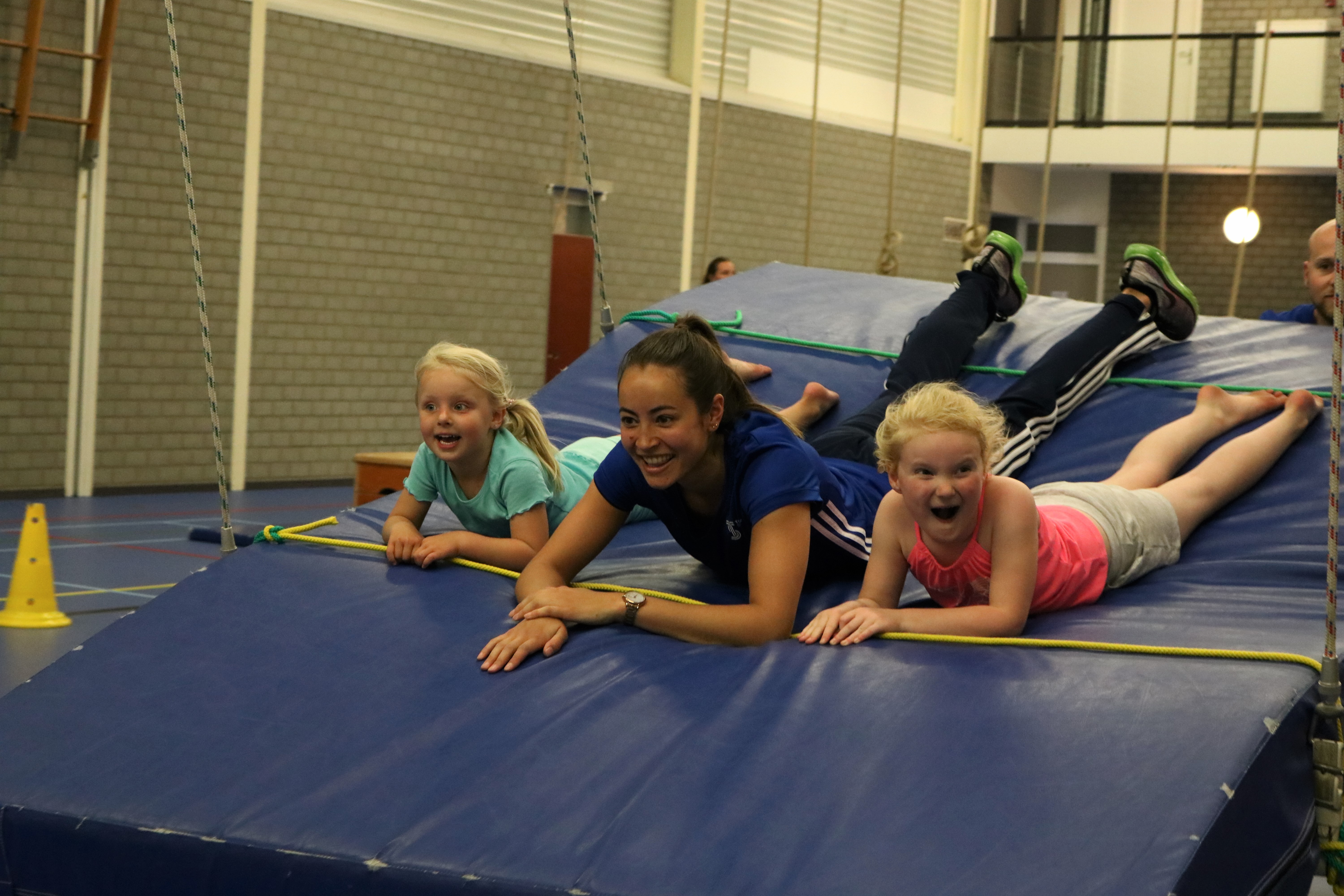 Volop plezier tijdens de sportinstuif. (foto: aangeleerd)