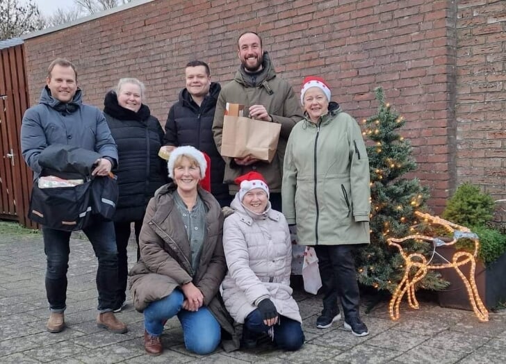 JCI Heerhugowaard Deelt Kerstpakketten Uit Aan Minima | Al Het Nieuws ...