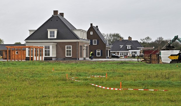 Net als eerder bij de Lodderlandsedijk in Rockanje worden kassen gesloopt voor woningen (archieffoto: Jos Uijtdehaage)