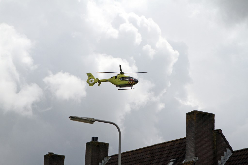 GrootHellevoet.nl [FOTO'S] Traumahelikopter landt in Hellevoetsluis