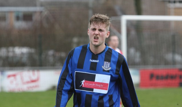 Davey Leentvaar scoorde een van de acht treffers waarmee Vierpolders TransvaliaZW een koude douche bezorgde. * Archieffoto: Wil van Balen.