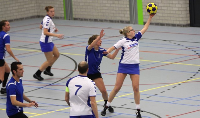 De korfballers van SC Olympia zijn de competitie in de zaal prima gestart met winst tegen Hebbes.