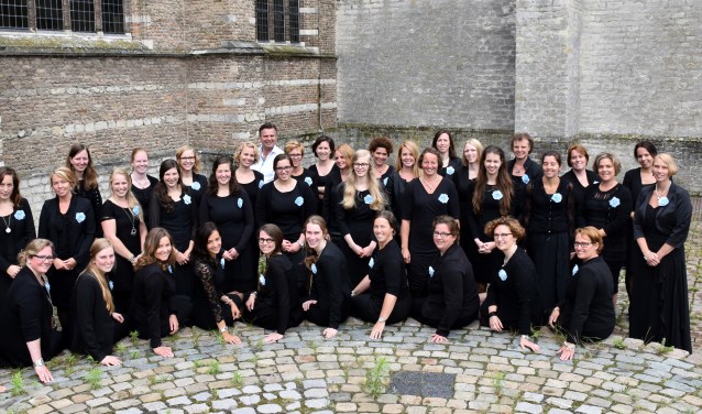 Het koor is op zoek naar nieuwe leden, naar gemotiveerde jonge dames die graag zingen en studeren, en staan voor een uniek repertoire.