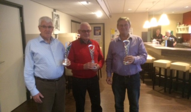 Cor Berkhout, Aad Quak en Wim Pothof haalden het podium in de competitie van koersbalvereniging Westvoorne van 2017.