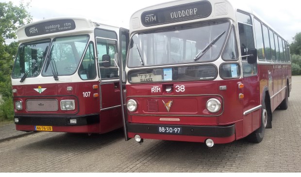 Rondrit met historische bussen