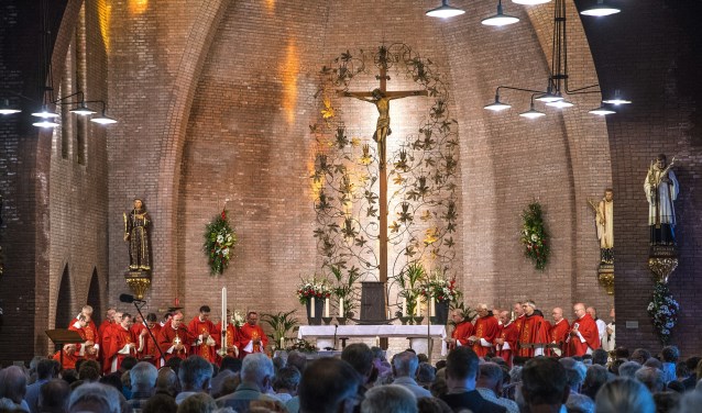 In de Bedevaartskerk aan de Rik in Brielle vond afgelopen zaterdag de Nationale Bedevaart plaats (Foto: Jos Uijtdehaage)