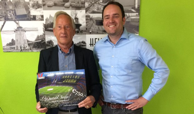 Vorig jaar won de heer Van Es (links) met het spel een reis naar FC Barcelona.
