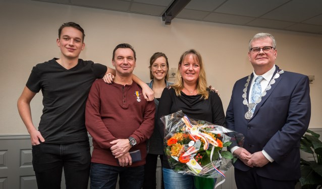 Tijdens de nieuwjaarsreceptie van de brandweer in Herkingen werd hij verrast door locoburgemeester Peter Feller.