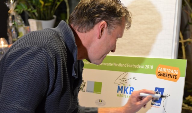 Burgers die als kartrekker willen fungeren binnen het Fairtrade project, kunnen zich melden bij wethouder Zwinkels. Foto: (WB)