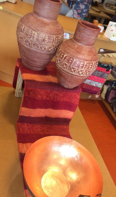 Deze maand wil de WereldWinkel Sjaal met een Verhaal onder de aandacht brengen. Op alle shawls geldt dan een korting van 20%.