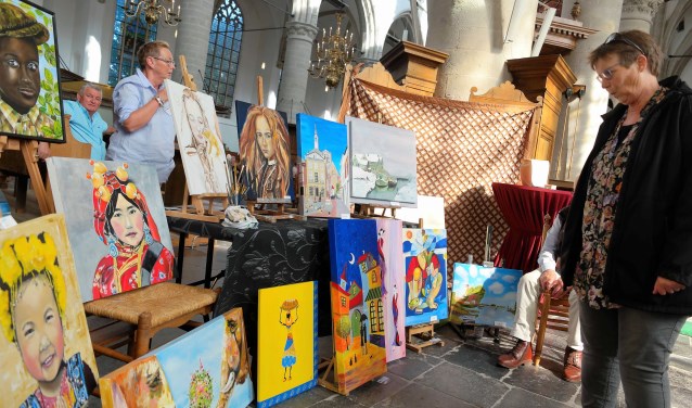 Vol enthousiasme lieten de deelnemers hun werk zien aan de bezoekers (Foto: John Biert)