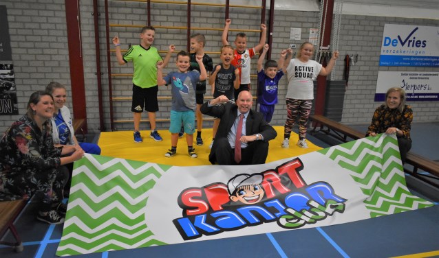 Wethouder Pieter Varekamp opende maandag de Sportkanjerclub Westland. Foto: (WB)