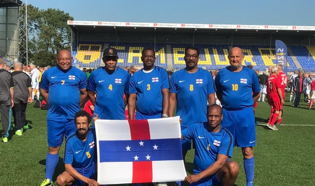 Het team van de Antillen met v.l.n.r. staand Bibi Statie, Wilbert Pourier, Julian Arindell, Berto Mercera, Wim Vermeulen en zittend Nando Frans en Melvin Zimmerman. * Foto: copy wright Antillen-team.