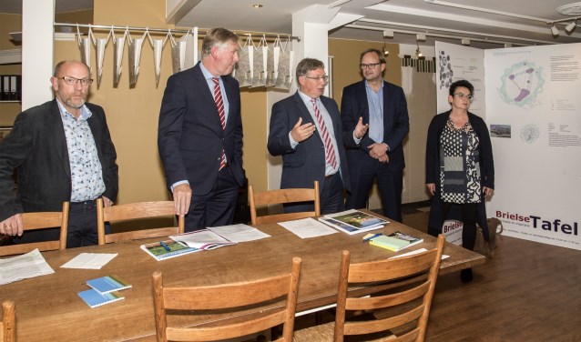 Bij een presentatie van het college begin oktober werden de plannen voor de Brielse binnenstad verduidelijkt. Foto: Jos Uijtdehaage