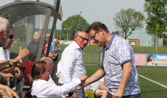 De Brielse staf Harro de Reus, Arco Luiten en Stanley Rieborn (v.l.n.r.) zag hoe de selectie weer aansluiting kreeg. * Archieffoto: Wil van Balen.