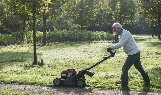 Mooi weer, dus ook lekker om aan de slag te gaan (Fotografie: Jos Uijtdehaage)