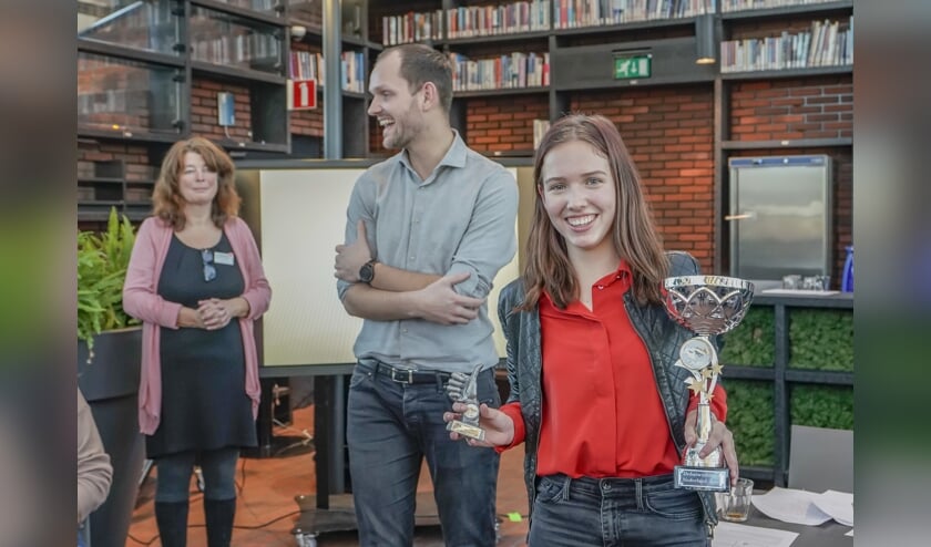 Anne Bergen wint het scholendebat.