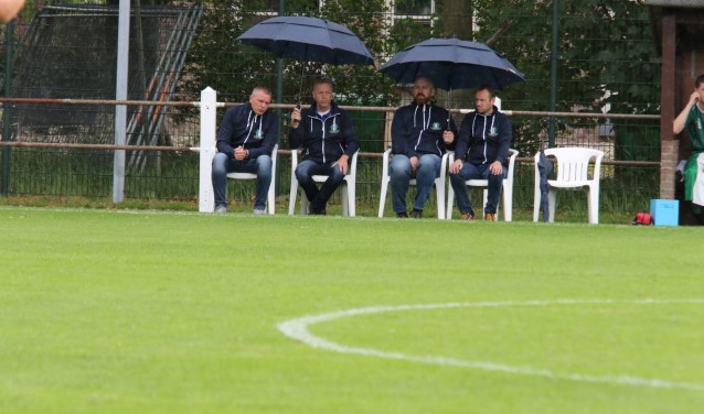 Na regen komt zonneschijn voor de staf van OVV: tegen Oud-Beijerland werd de derde zege op rij geboekt (Archieffoto: Wil van Balen)