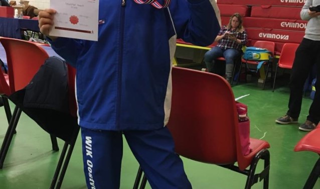 WIK-turnster Stella veroverde een bronzen medaille in de turncompetitie van Voorne-Putten en Rozenburg.