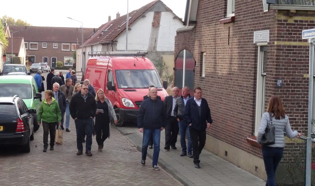 Door de dorpsraad was een mooie dorpswandeling in elkaar gezet die zowel langs de pareltjes als de verbeterplekken leidde.