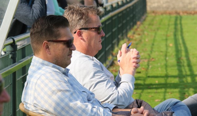 Assistent Richard Venneker (l) en trainer Harry Rusken zagen hoe Rockanje de tweede seizoenszege boekte (Archieffoto: Wil van Balen)