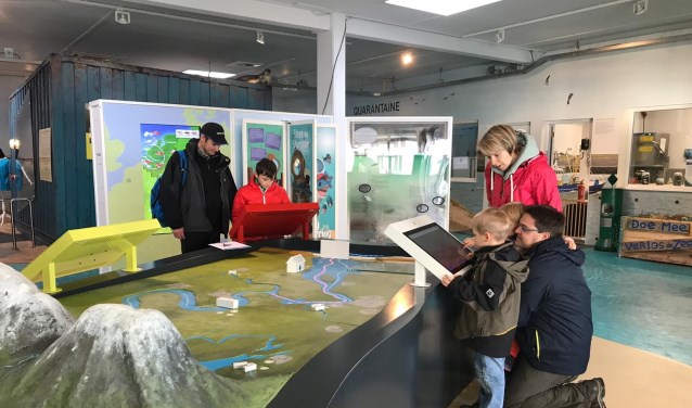 Deze tentoonstelling brengt de terugkeer van de dynamische deltanatuur van het Haringvliet, en de gevolgen voor de kleinste bergbeekjes elders in Europa, in beeld.