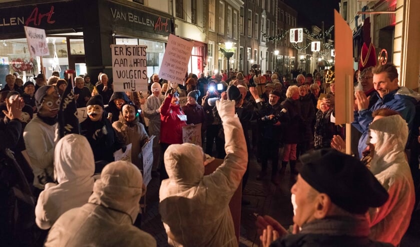Op pakjesavond 5 december is het weer tijd voor de traditionele Maskerade