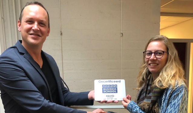 Donderdag 29 november ontving de school het Vecon Business School certificaat.