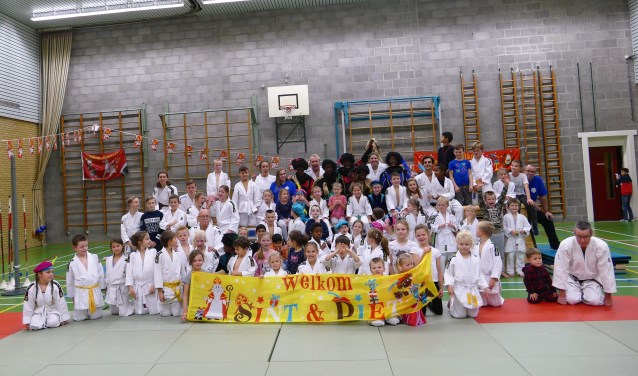 Judoclub Ichikan vierde vorige week vrijdag massaal het Sinterklaasfeest in SCC De Merel in Rockanje.