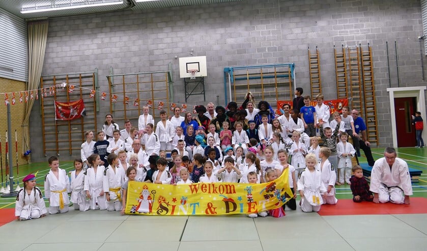 Judoclub Ichikan vierde vorige week vrijdag massaal het Sinterklaasfeest in SCC De Merel in Rockanje.