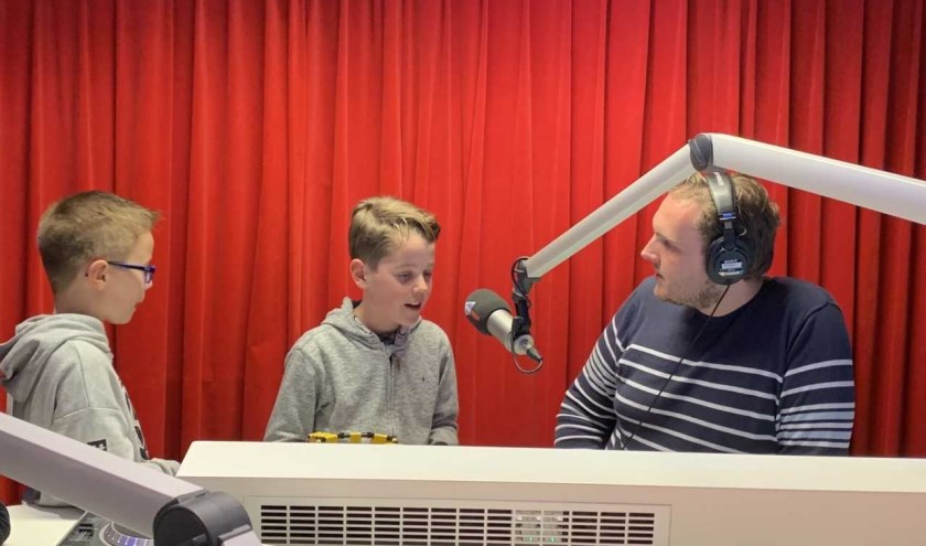 Leerlingen van de Bernadetteschool waren onlangs bij WOS Radio te gast om hun onderzoek naar wonen op Mars te pitchen.