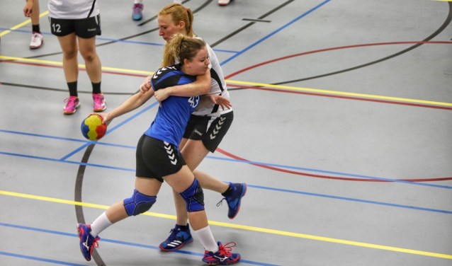 De dames van HVOS boekten zondag tegen Vires et Celeritas haar eerste zege in de zaal.