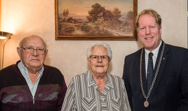 Op dinsdag 20 november was het echtpaar Kloos-Torreman uit Rockanje 60 jaar getrouwd (Foto: Jos Uijtdehaage.)