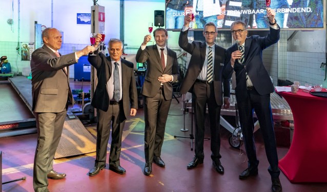 Een toost op de eerstkomende 10 jaar busvervoer op Voorne-Putten.