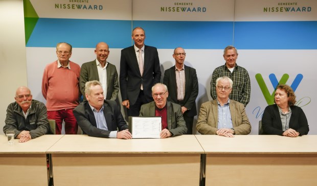 Tien partijen ondertekenden de prestatieafspraken.