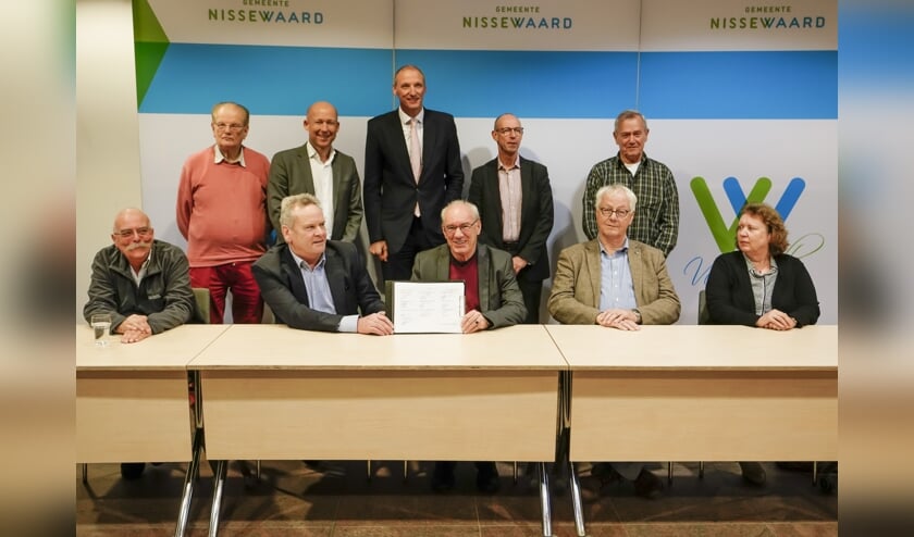 Tien partijen ondertekenden de prestatieafspraken.